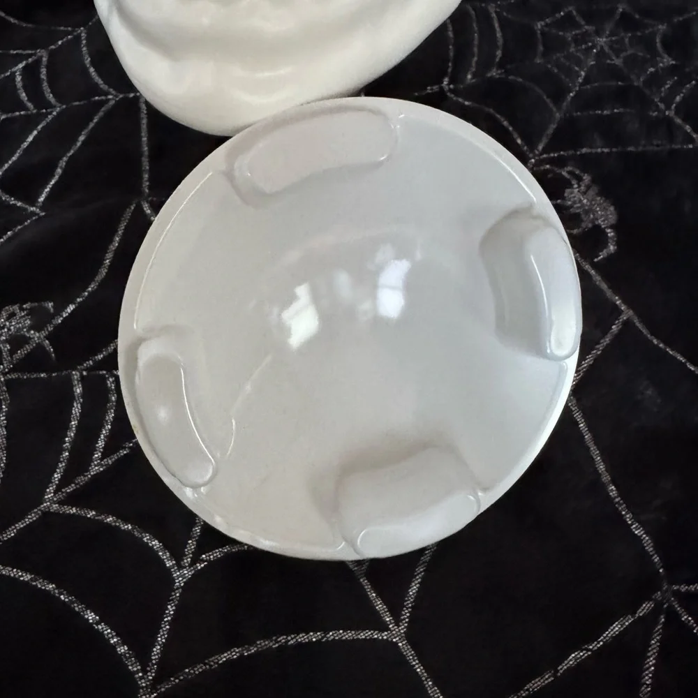 White‎ Skull Plastic Blow Mold Cookie Jar
